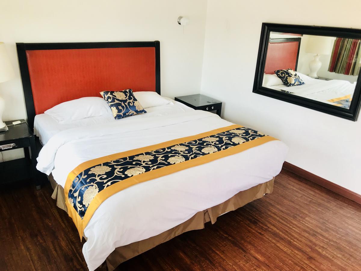 Norwalk Inn & Suites ภายนอก รูปภาพ