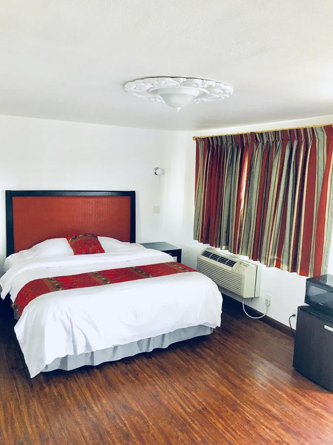 Norwalk Inn & Suites ภายนอก รูปภาพ