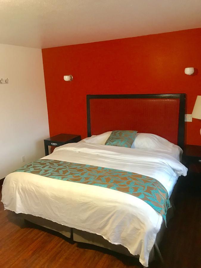 Norwalk Inn & Suites ภายนอก รูปภาพ
