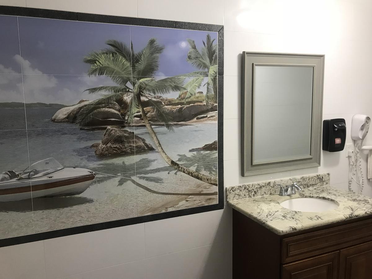 Norwalk Inn & Suites ภายนอก รูปภาพ