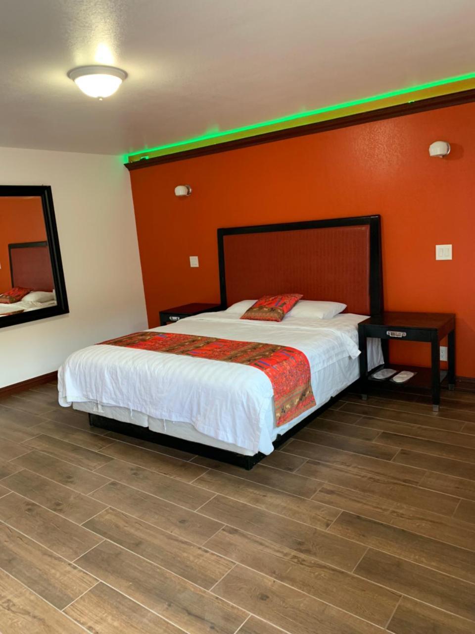 Norwalk Inn & Suites ภายนอก รูปภาพ