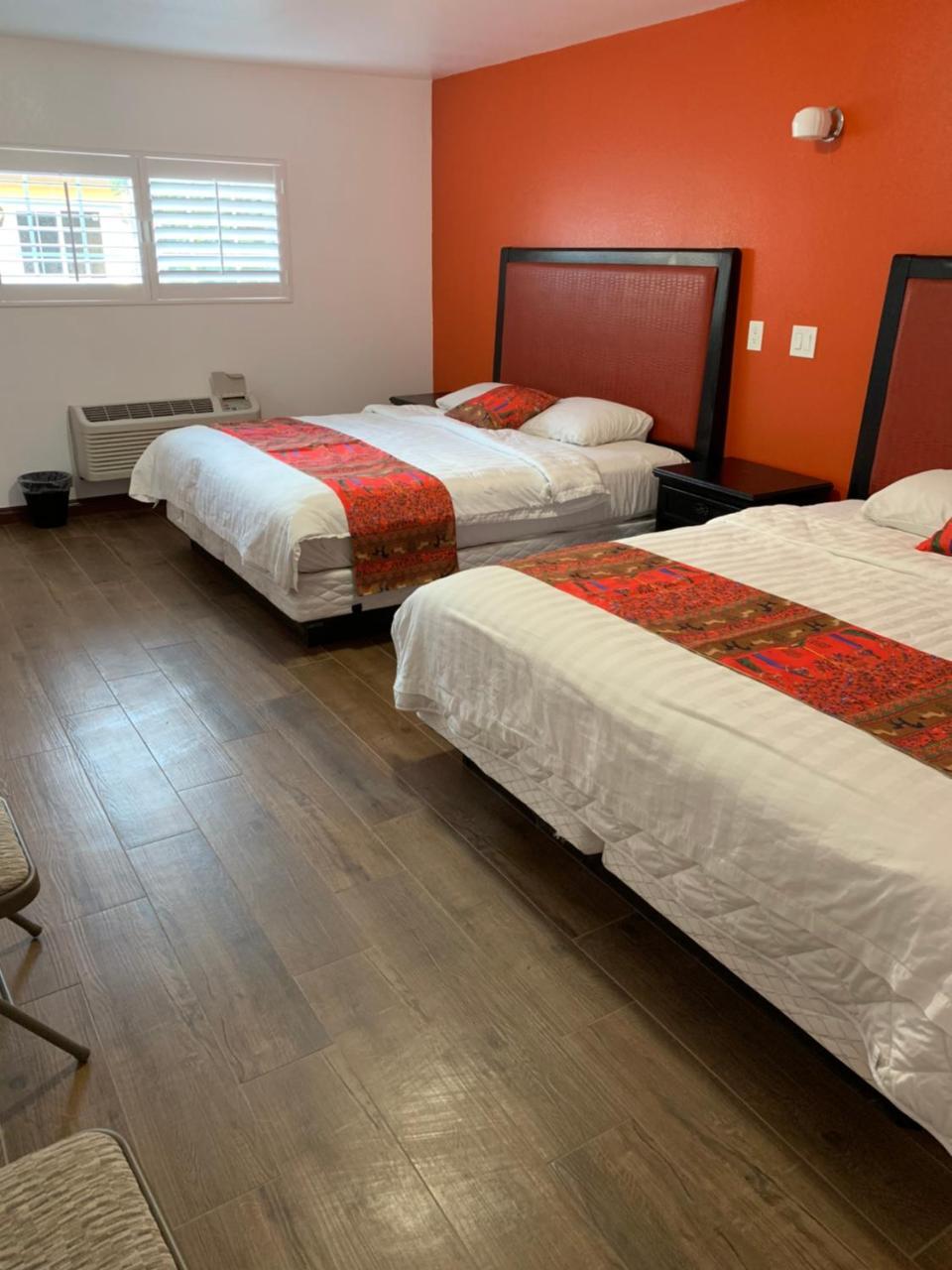 Norwalk Inn & Suites ภายนอก รูปภาพ