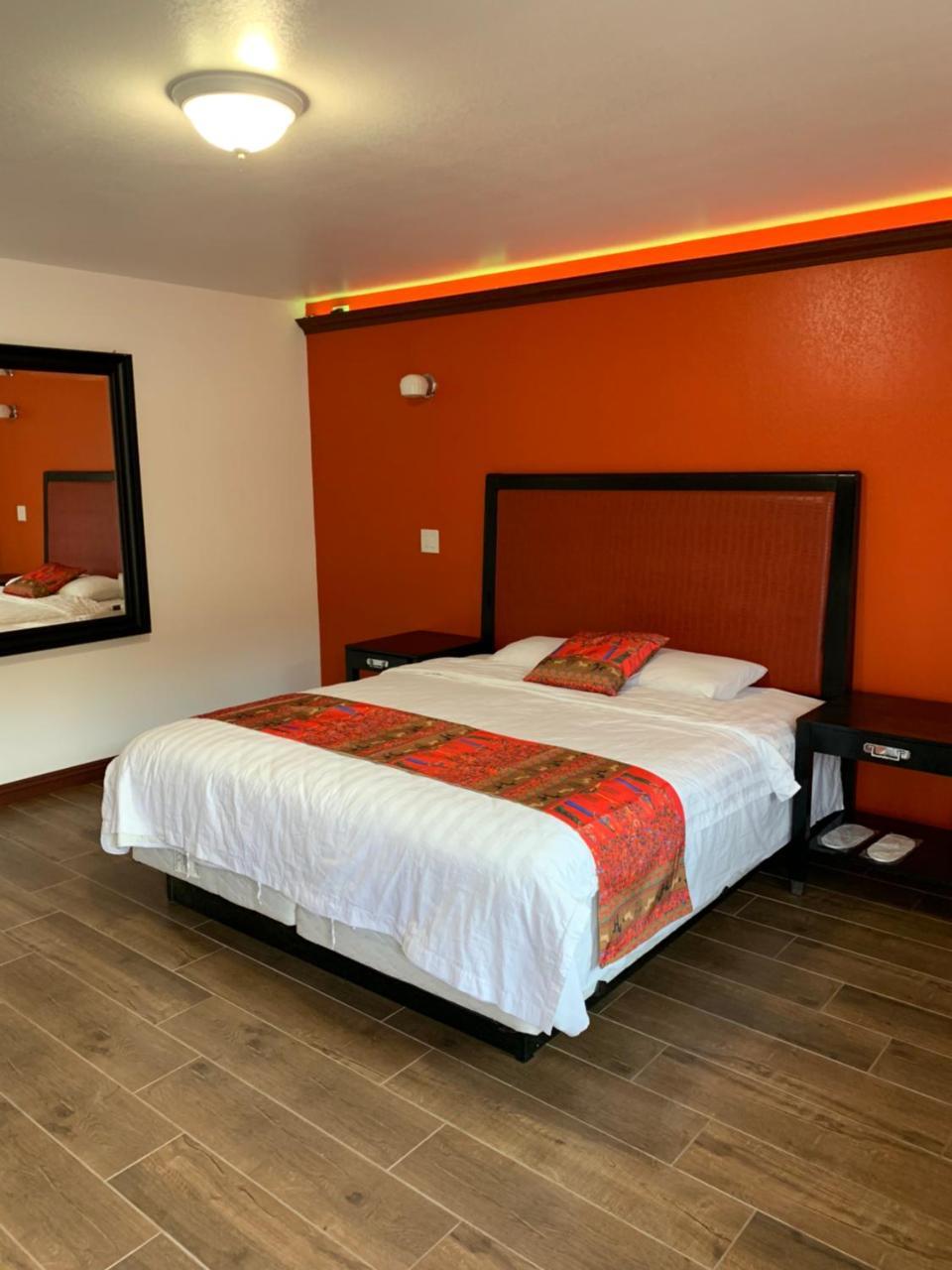 Norwalk Inn & Suites ภายนอก รูปภาพ